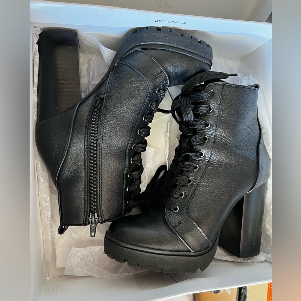 Steve Madden Laurie Combat Booties
